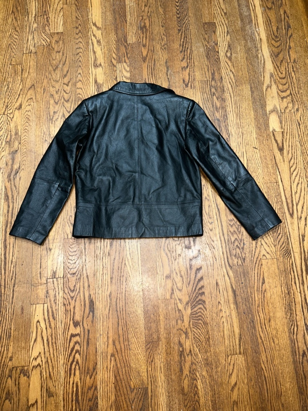 Clio Women’s Black Leather Bomber Jacket with Zip Front - Picture 5 of 11